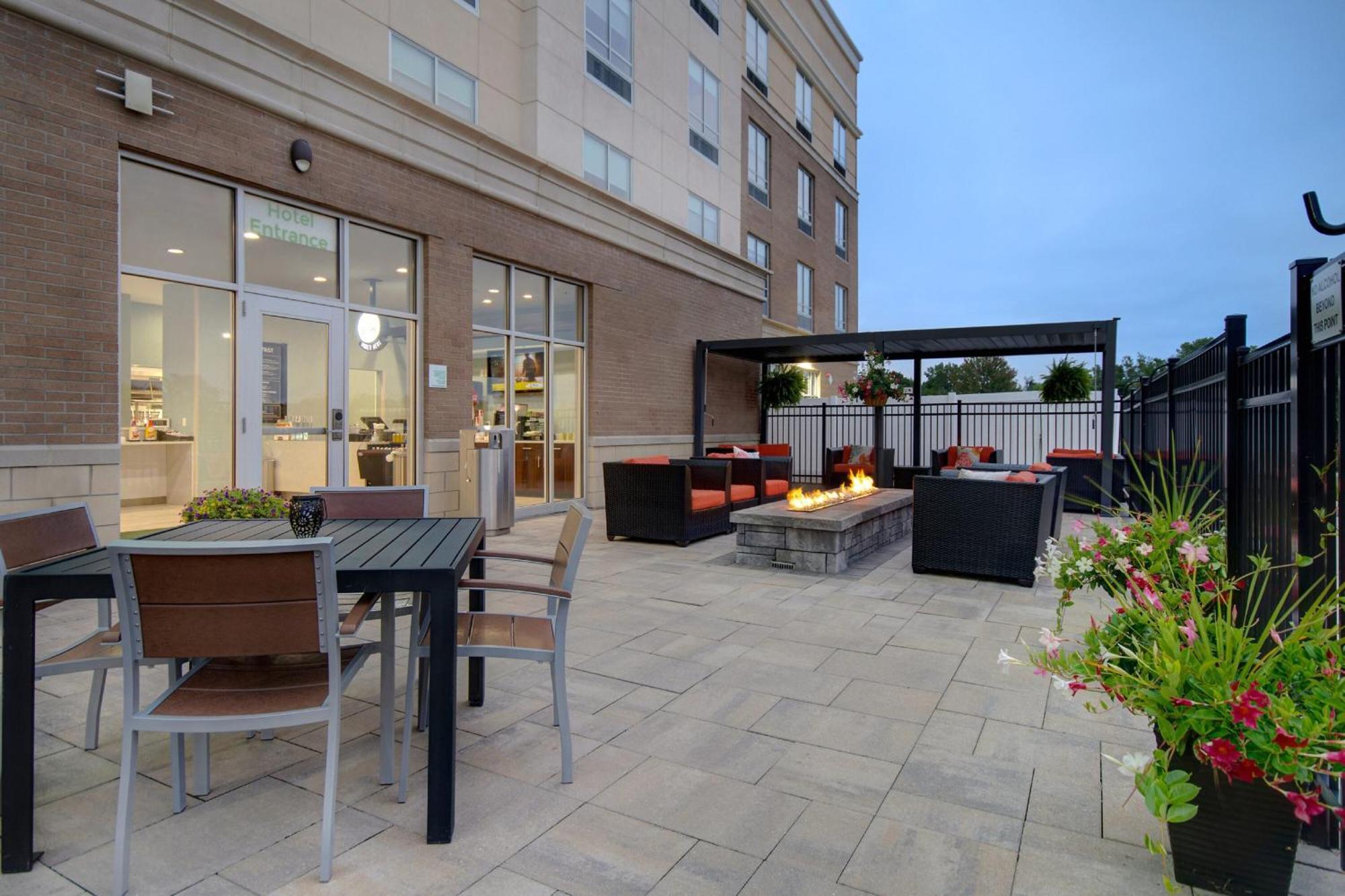 Holiday Inn Grand Rapids North - Walker, An Ihg Hotel Bagian luar foto