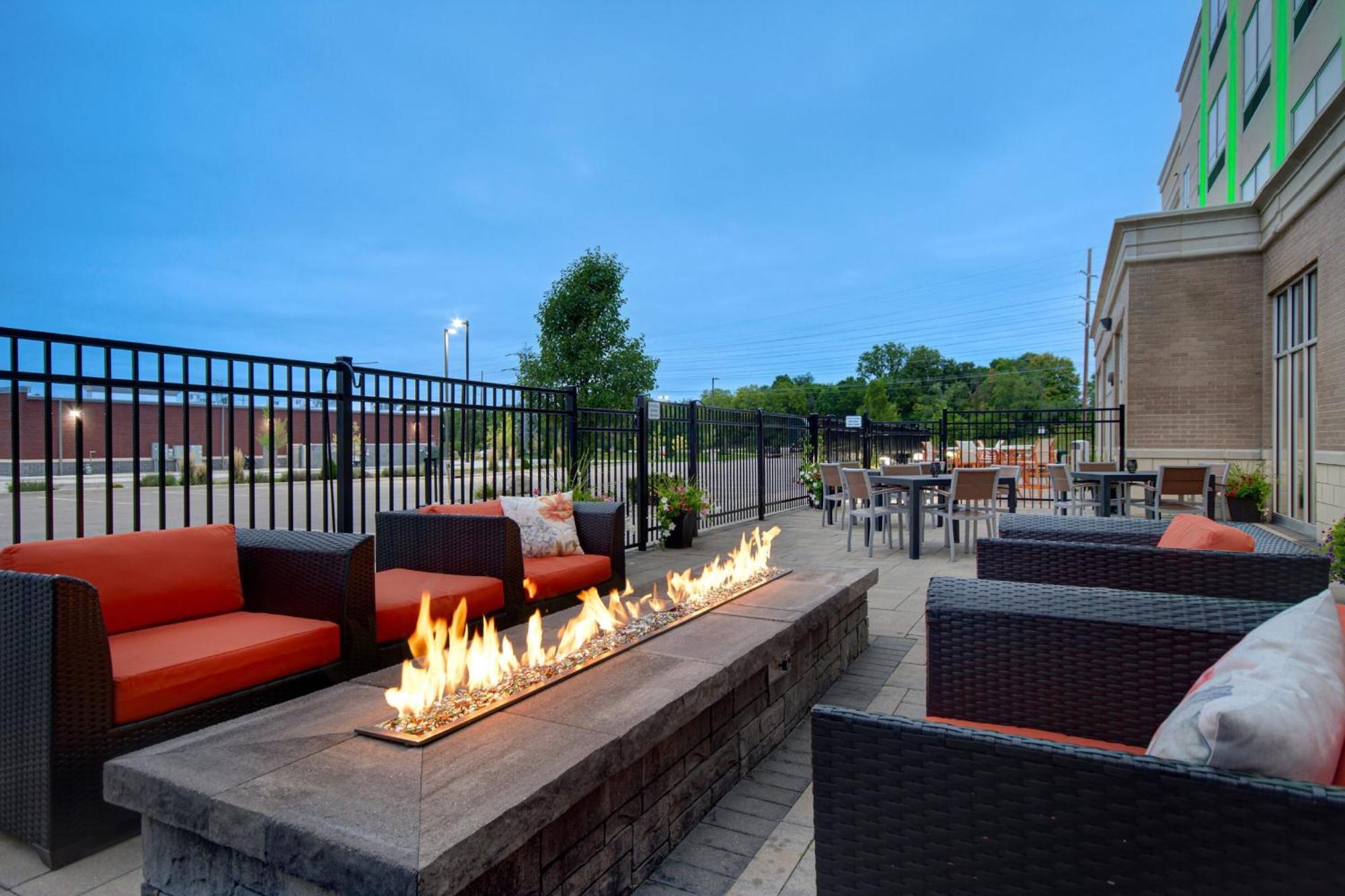 Holiday Inn Grand Rapids North - Walker, An Ihg Hotel Bagian luar foto